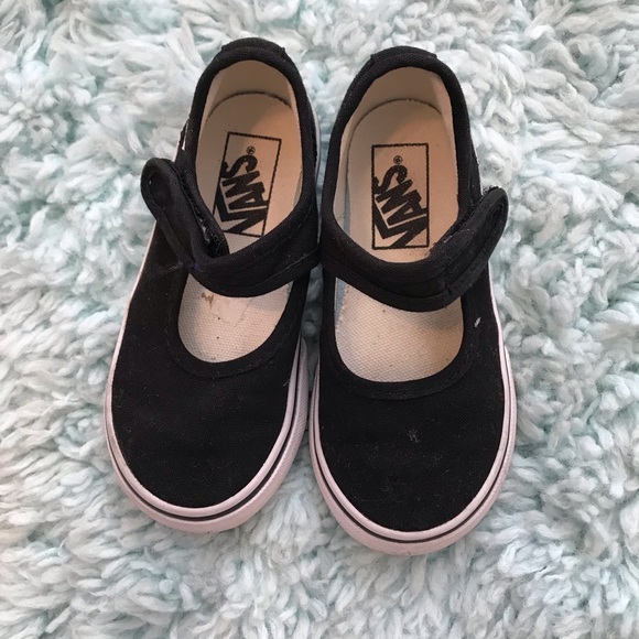 black vans girl shoes
